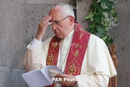 Pope deplores racism, migrant suffering in Easter prayer