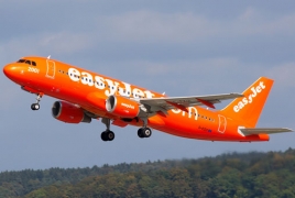 EasyJet orders bigger planes to keep costs down