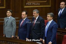 Президент Армении принял отставку правительства