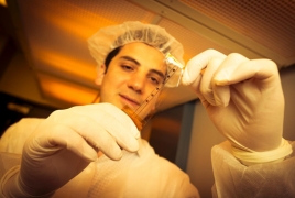 Sensor-embedded plastic wrap makes brain surgery safer