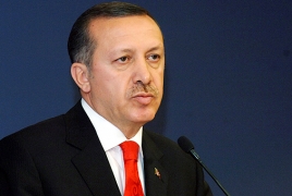 Turkey's Erdogan talks with leaders in bid to lower Qatar tension