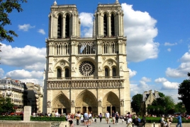 У Собора Парижской Богоматери в Париже произошла стрельба