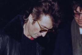Пластинку с автографом Леннона для убийцы продадут на акционе в США