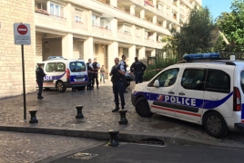 Փարիզի մերձակայքում մեքենան զինվորականների խմբի մեջ է մխրճվել