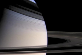 Cassini завершает свою 20-летнюю миссию и опускается в облака Сатурна