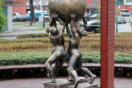 Արցախցի քանդակագործը Լեհաստանում Վիքիպեդիայի արձանի հեղինակն է
