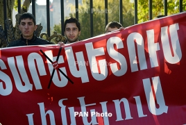 Armenian students halt hunger strike, walkout in favor of discussions