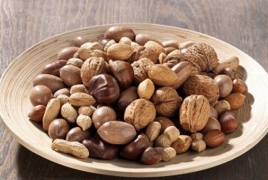 Nuts strengthen the brain, new study says