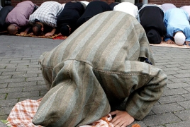 Мусульманам во Франции запретят молиться на улицах