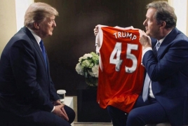 Трампу подарили именную футболку «Арсенала» и попросили возглавить клуб