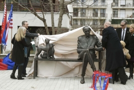 Armenian sculptor creates statue of U.S. Rep. who survived Holocaust