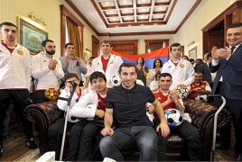 Henrikh Mkhitaryan donates car to rehab center for soldiers