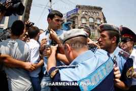 В Ереване задержаны около десятка оппозиционных активистов