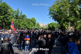 В Ереване демонстранты собрались на Площади Республики: Стартует митинг