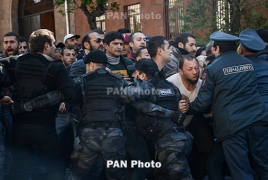 В Ереване с утра 19 апреля полиция подвергла приводу 20 митингующих