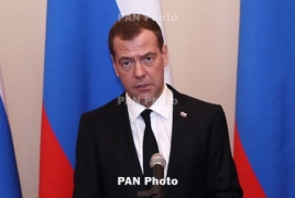 Медведев поздравил Саргсяна с избранием на пост премьера Армении