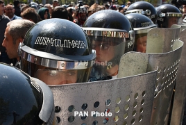 В Ереване полиция подвергла приводу 100 митингующих
