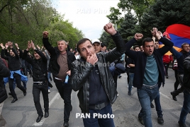 «Кастрюльная революция» по-армянски: Ереван «гремел» в знак протеста против Саргсяна