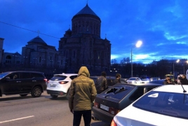 Մոսկվայի հայկական եկեղեցու մոտ ցույցը ցրել են, մեքենա են կոտրել
