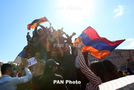 В Армении празднуют отставку Саргсяна: На улицах тысячи людей