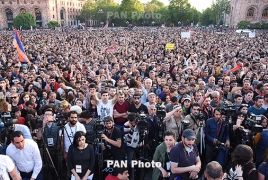 МИД РФ порекомендовал россиянам избегать мест массового скопления людей в Ереване