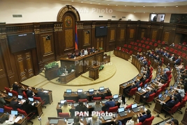 В парламенте Армении началось специальное заседание по вопросу избрания премьера