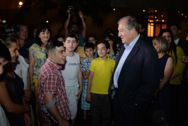 Armenian President hosts astronomy night with children