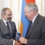 Пашинян вручил паспорт Армении Франсуа Рошблуану