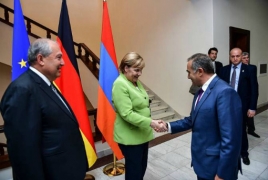 Президент Армении принял Меркель в своей резиденции