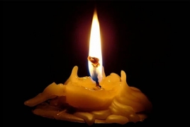 В Киеве зажгли свечи в память о Шарле Азнавуре