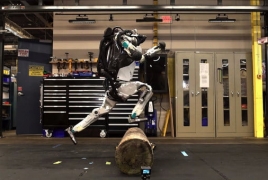 Boston Dynamics представила обученного паркуру робота