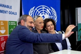 Sophia the Robot shares photo with Armenian PM