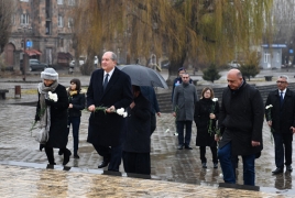 Նախագահը Գյումրիում հարգանքի տուրք է մատուցել երկրաշարժի զոհերի հիշատակին