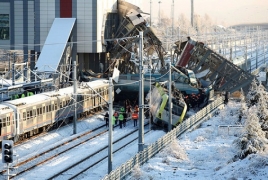 В Турции скоростной поезд попал в аварию: 7 погибших, более 40 раненых