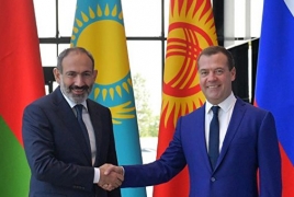 Пашинян и Медведев встретились в Москве «по просьбе армянской стороны»