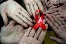Researchers find new clues to controlling HIV