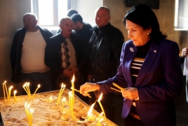 Զուրաբիշվիլին մոմ է վառել Ախալքալաքի Սբ Խաչ եկեղեցում