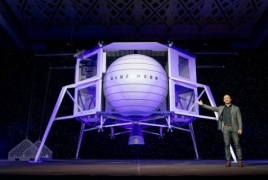 Глава Amazon представил макет аппарата для высадки на Луну