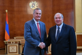 Президент Армении встретился с бывшим главнокомандующим войсками НАТО