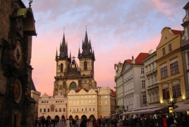 В Праге требуют отставки премьера: В протестах участвуют 250,000 человек