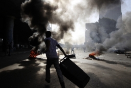 Слезоточивый газ и резиновые пули: В Гонконге продолжаются протесты