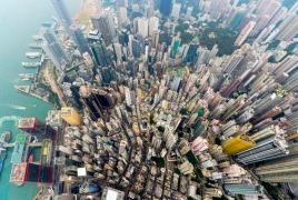 В Гонконге митингующие заблокировали работу метро