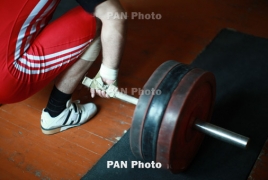 Armenian lifter sets new record to become world champion