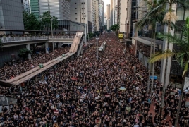 В Гонконге участникам акций протеста запретили скрывать лица