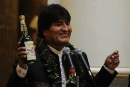 Президент Боливии ушел в отставку на фоне протестов: Оппозиция сообщила об ордере на его задержание