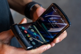 Motorola представила раскладушку Razr с гибким экраном