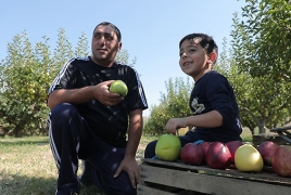 Սարգսյանները Գառնիում անմշակ հողերում խնձորի այգի են հիմնել. «Հողի հետ գործում ծուլությունն անթույլատրելի է»