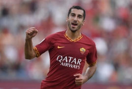 Roma's Henrikh Mkhitaryan scores against Bologna