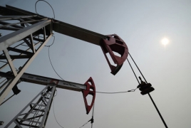 Azeri oil hits record low, drops below $16 a barrel