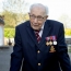 В Британии 100-летний ветеран Второй мировой собрал более £30 млн дня врачей